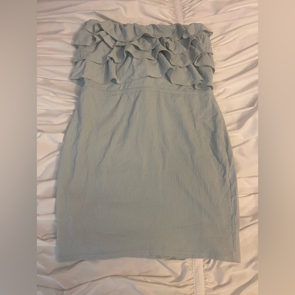 Elegant Ruffled Strapless Dress - mint green